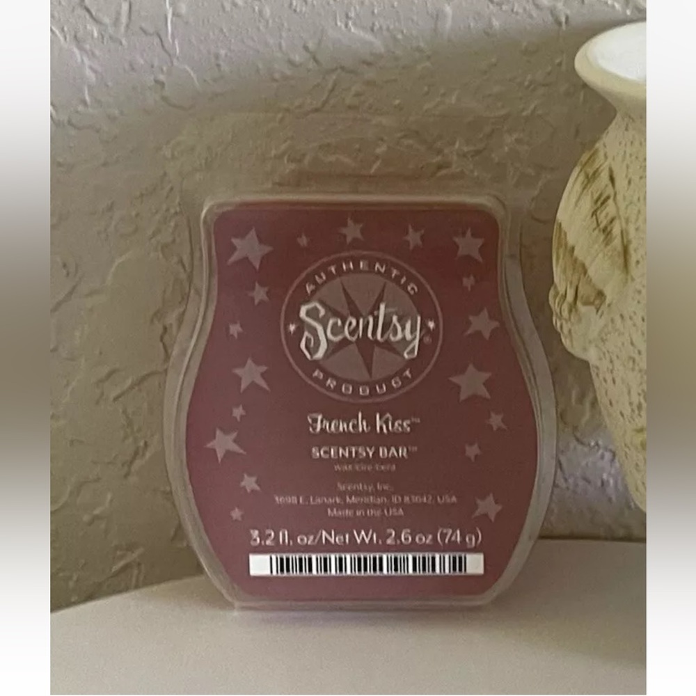 Scentsy Plug In Wax Warmer w/Night Light Seashell Design. - Picture 4 of 4